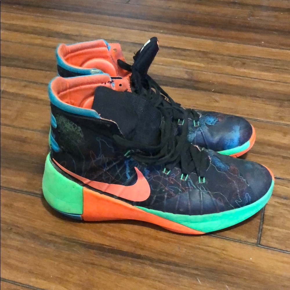 2016 men’s Hyperdunks
